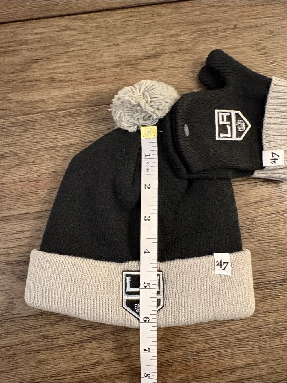NWT [‘47] LA Kings 👑 NHL Team Knit Beanie Winter Hat & Mittens Set Black, Infant